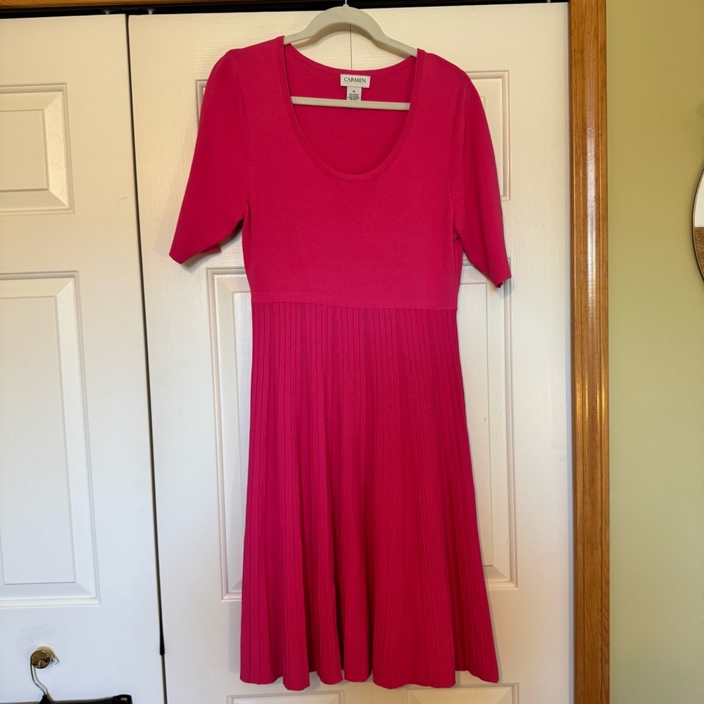 Carmen Marc Valvo Pink Short‎ Sleeve Knit Midi Dress with Pleated Skirt